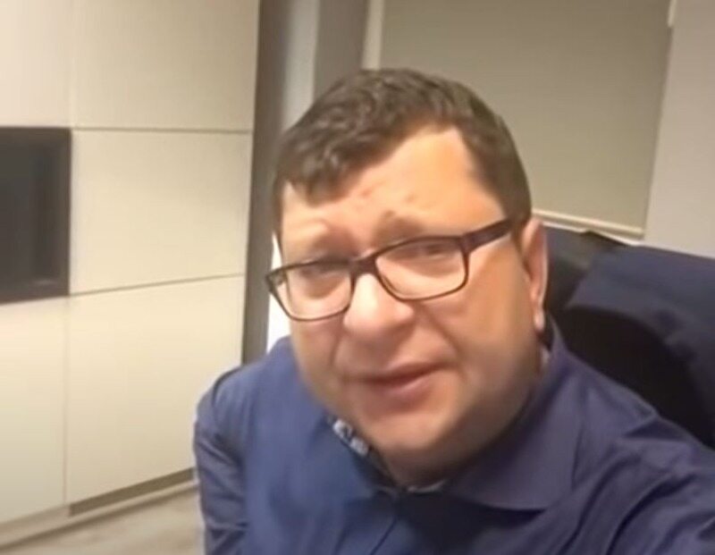 Od jakich słów zaczyna się słynna improwizacja Zbigniewa Stonogi?
